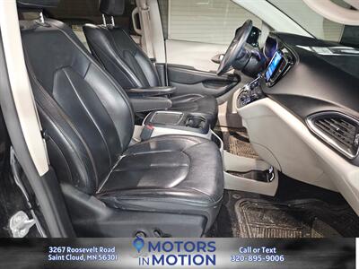 2017 Chrysler Pacifica Touring-L Plus   - Photo 16 - Saint Cloud, MN 56301