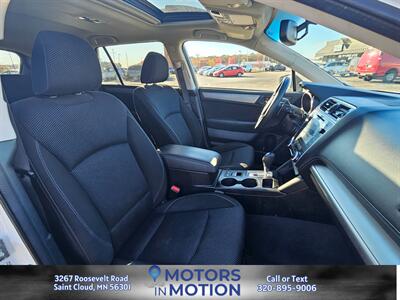 2018 Subaru Outback 2.5i Premium AWD w/Sunroof   - Photo 16 - Saint Cloud, MN 56301
