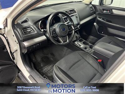 2018 Subaru Outback 2.5i Premium AWD w/Sunroof   - Photo 9 - Saint Cloud, MN 56301