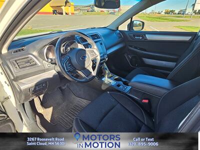 2018 Subaru Outback 2.5i Premium AWD w/Sunroof   - Photo 9 - Saint Cloud, MN 56301