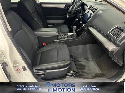 2018 Subaru Outback 2.5i Premium AWD w/Sunroof   - Photo 17 - Saint Cloud, MN 56301