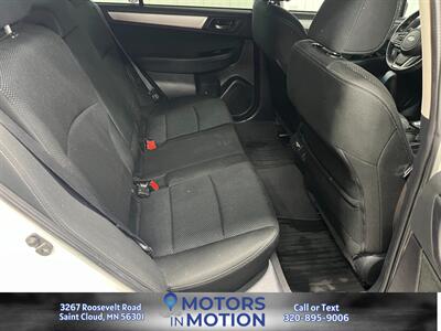 2018 Subaru Outback 2.5i Premium AWD w/Sunroof   - Photo 16 - Saint Cloud, MN 56301