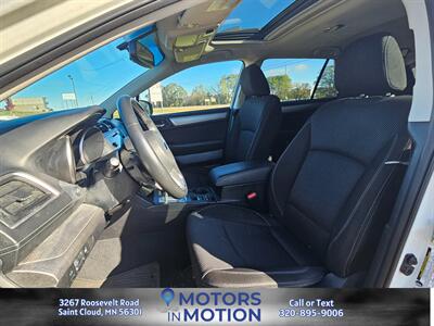 2018 Subaru Outback 2.5i Premium AWD w/Sunroof   - Photo 12 - Saint Cloud, MN 56301