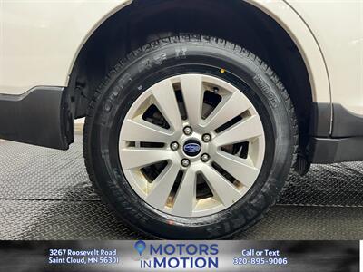 2018 Subaru Outback 2.5i Premium AWD w/Sunroof   - Photo 19 - Saint Cloud, MN 56301