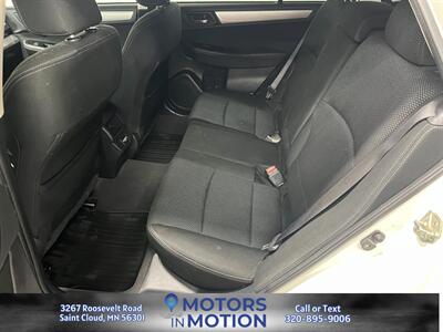 2018 Subaru Outback 2.5i Premium AWD w/Sunroof   - Photo 14 - Saint Cloud, MN 56301