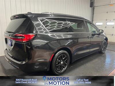 2021 Chrysler Pacifica Touring L   - Photo 5 - Saint Cloud, MN 56301