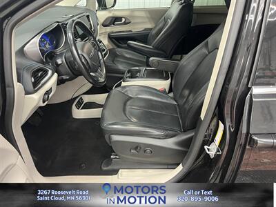 2021 Chrysler Pacifica Touring L   - Photo 14 - Saint Cloud, MN 56301