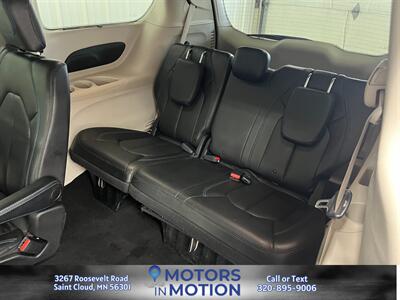 2021 Chrysler Pacifica Touring L   - Photo 16 - Saint Cloud, MN 56301