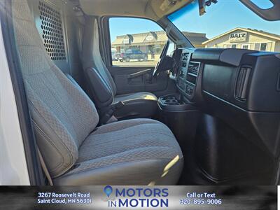 2017 Chevrolet Express 2500 6.0L   - Photo 16 - Saint Cloud, MN 56301