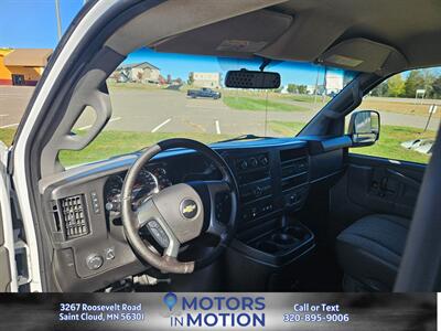 2017 Chevrolet Express 2500 6.0L   - Photo 9 - Saint Cloud, MN 56301