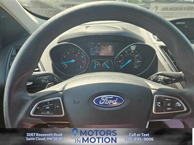 2017 Ford Escape SE AWD w/Panoramic Sunroof   - Photo 10 - Saint Cloud, MN 56301