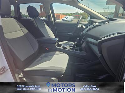 2017 Ford Escape SE AWD w/Panoramic Sunroof   - Photo 15 - Saint Cloud, MN 56301