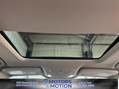 2017 Ford Escape SE AWD w/Panoramic roof   - Photo 12 - Saint Cloud, MN 56301