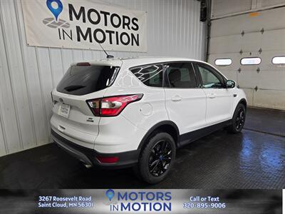 2017 Ford Escape SE AWD w/Panoramic roof   - Photo 6 - Saint Cloud, MN 56301