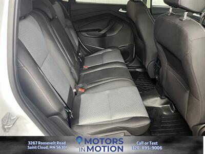 2017 Ford Escape SE AWD w/Panoramic roof   - Photo 17 - Saint Cloud, MN 56301