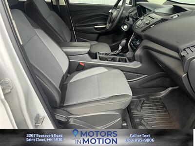 2017 Ford Escape SE AWD w/Panoramic roof   - Photo 15 - Saint Cloud, MN 56301