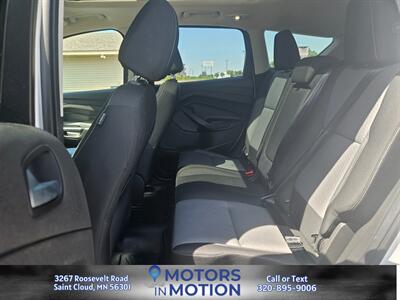 2017 Ford Escape SE AWD w/Panoramic Sunroof   - Photo 16 - Saint Cloud, MN 56301