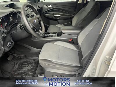 2017 Ford Escape SE AWD w/Panoramic roof   - Photo 9 - Saint Cloud, MN 56301