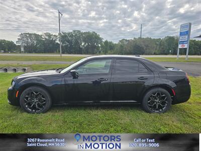 2019 Chrysler 300 S AWD   - Photo 2 - Saint Cloud, MN 56301