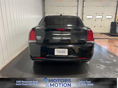2019 Chrysler 300 S AWD   - Photo 4 - Saint Cloud, MN 56301