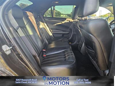 2019 Chrysler 300 S AWD   - Photo 16 - Saint Cloud, MN 56301