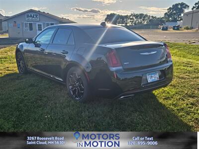 2019 Chrysler 300 S AWD   - Photo 8 - Saint Cloud, MN 56301