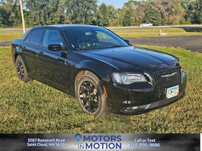2019 Chrysler 300 S AWD   - Photo 4 - Saint Cloud, MN 56301