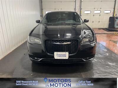 2019 Chrysler 300 S AWD   - Photo 8 - Saint Cloud, MN 56301