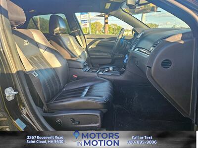 2019 Chrysler 300 S AWD   - Photo 14 - Saint Cloud, MN 56301