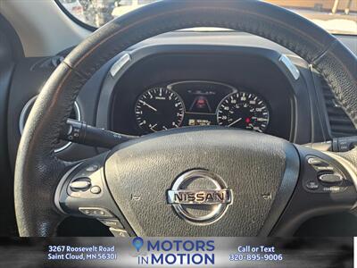2015 Nissan Pathfinder S AWD   - Photo 10 - Saint Cloud, MN 56301