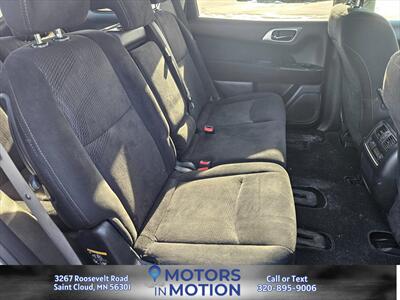 2015 Nissan Pathfinder S AWD   - Photo 17 - Saint Cloud, MN 56301