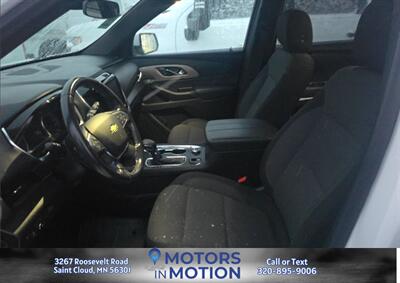 2022 Chevrolet Traverse LT AWD   - Photo 2 - Saint Cloud, MN 56301