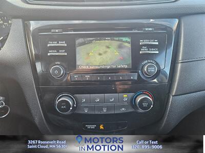 2017 Nissan Rogue S AWD - Photo 11 - Saint Cloud, MN 56301