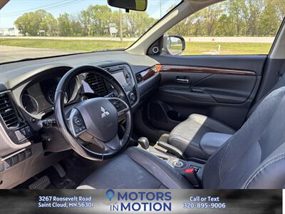 2015 Mitsubishi Outlander SE AWD   - Photo 9 - Saint Cloud, MN 56301