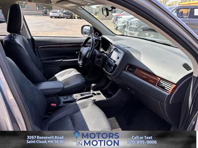 2015 Mitsubishi Outlander SE AWD   - Photo 19 - Saint Cloud, MN 56301