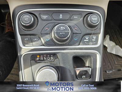 2015 Chrysler 200 C AWD - Photo 13 - Saint Cloud, MN 56301