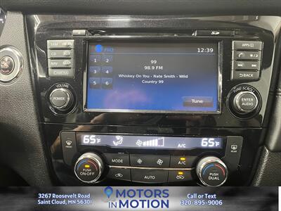 2017 Nissan Rogue SL AWD w/Sunroof   - Photo 13 - Saint Cloud, MN 56301