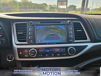 2019 Toyota Highlander Limited Platinum AWD - Photo 11 - Saint Cloud, MN 56301