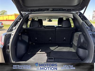 2019 Jeep Cherokee Limited 4WD   - Photo 17 - Saint Cloud, MN 56301
