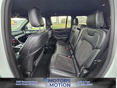 2023 Jeep Grand Cherokee Altitude AWD   - Photo 15 - Saint Cloud, MN 56301