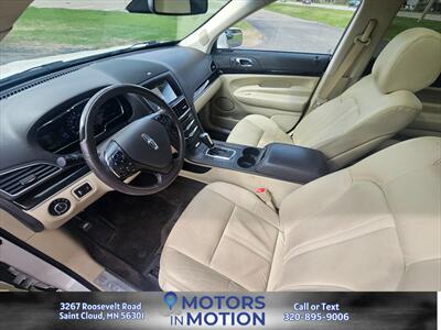 2018 Lincoln MKT Reserve AWD   - Photo 9 - Saint Cloud, MN 56301