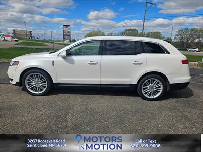 2018 Lincoln MKT Reserve AWD   - Photo 2 - Saint Cloud, MN 56301