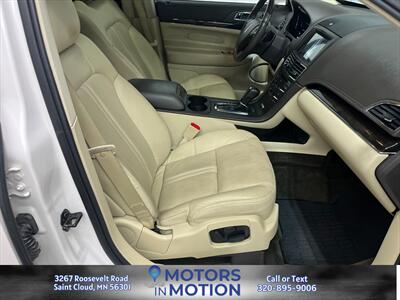 2018 Lincoln MKT Reserve AWD   - Photo 16 - Saint Cloud, MN 56301