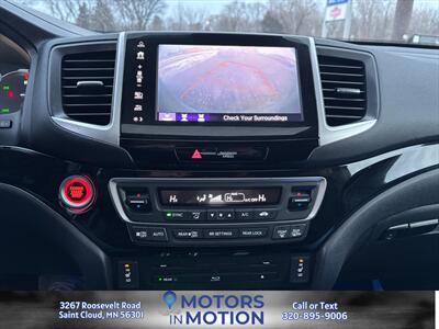 2018 Honda Pilot Touring AWD w/Sunroof and DVD   - Photo 12 - Saint Cloud, MN 56301