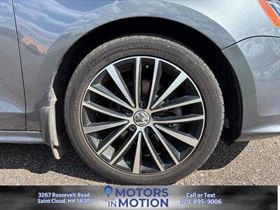 2016 Volkswagen Jetta 1.8T Sport - Photo 9 - Saint Cloud, MN 56301