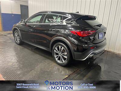 2017 INFINITI QX30 Luxury AWD   - Photo 3 - Saint Cloud, MN 56301