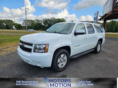 2011 Chevrolet Suburban LT  4WD   - Photo 1 - Saint Cloud, MN 56301