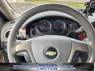 2011 Chevrolet Suburban LT  4WD   - Photo 10 - Saint Cloud, MN 56301