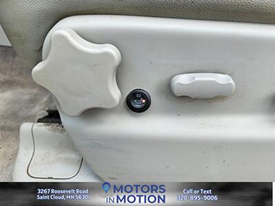 2011 Chevrolet Suburban LT  4WD   - Photo 13 - Saint Cloud, MN 56301