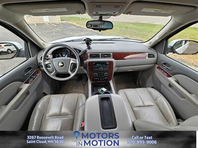 2011 Chevrolet Suburban LT  4WD   - Photo 11 - Saint Cloud, MN 56301